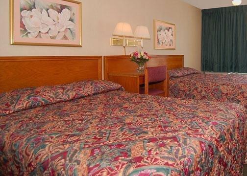 Econo Lodge Near Potomac Mills Удбридж Екстериор снимка