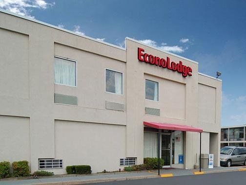 Econo Lodge Near Potomac Mills Удбридж Екстериор снимка